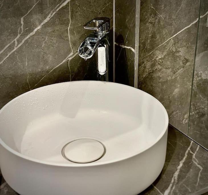 Stunning Luxury Croydon Apartment Gatwick Airport Close Purley Kültér fotó